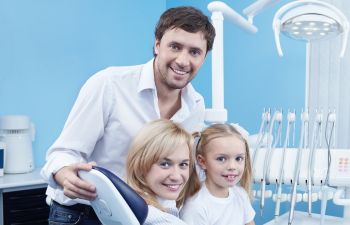 parents with daughter at family dentistry